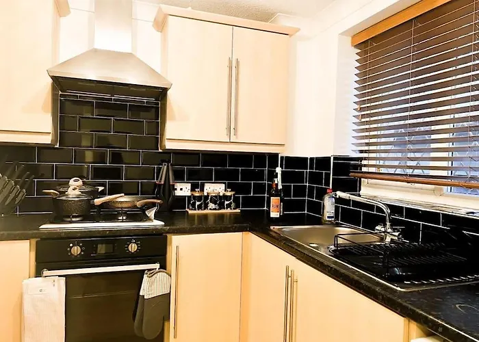 Simple House W- Free Parking By Manchester Airport - Free Drop-Off